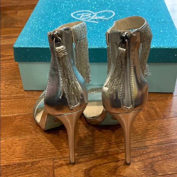 Betsy Johnson Silver Metallic Sandal size 7.5 - Picture 5 of 7